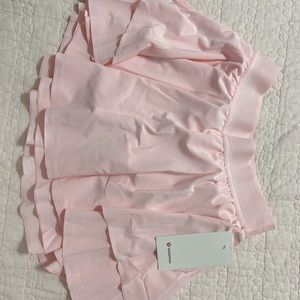 Lululemon court rival skirt in strawberry milkshake